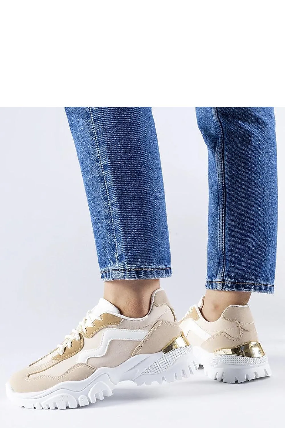 Beige sneakers with a massive Gironic sole
