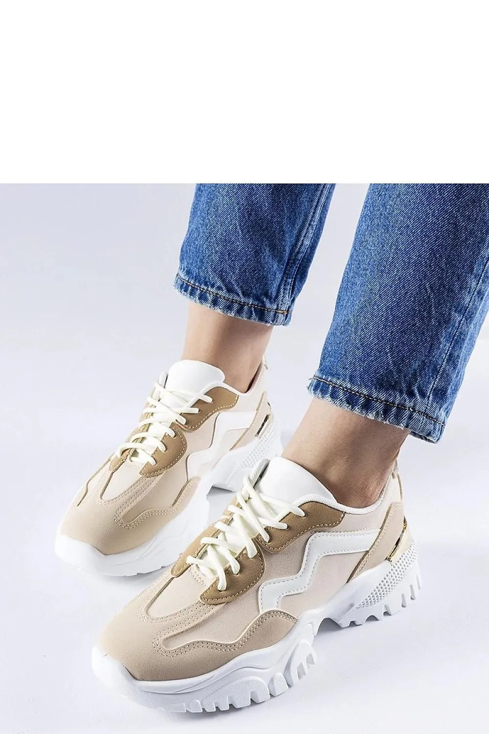 Beige sneakers with a massive Gironic sole