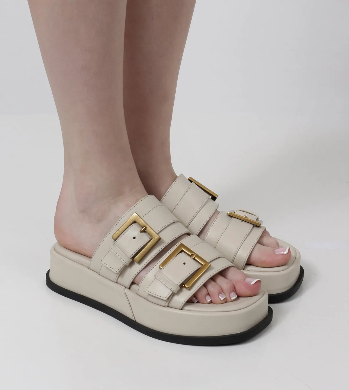 Mera Slide Flatforms by Beau Coops