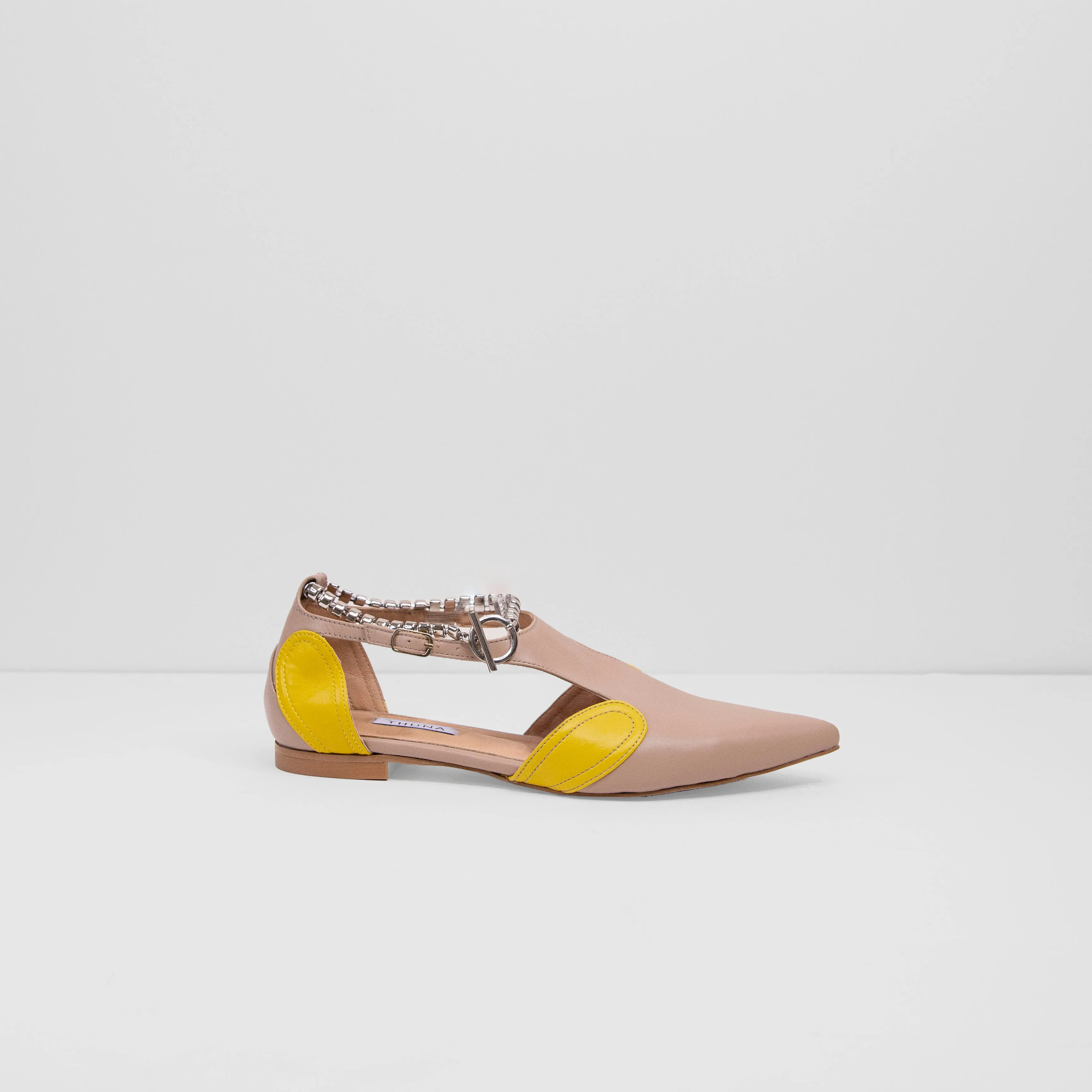 Nuwair beige sandal