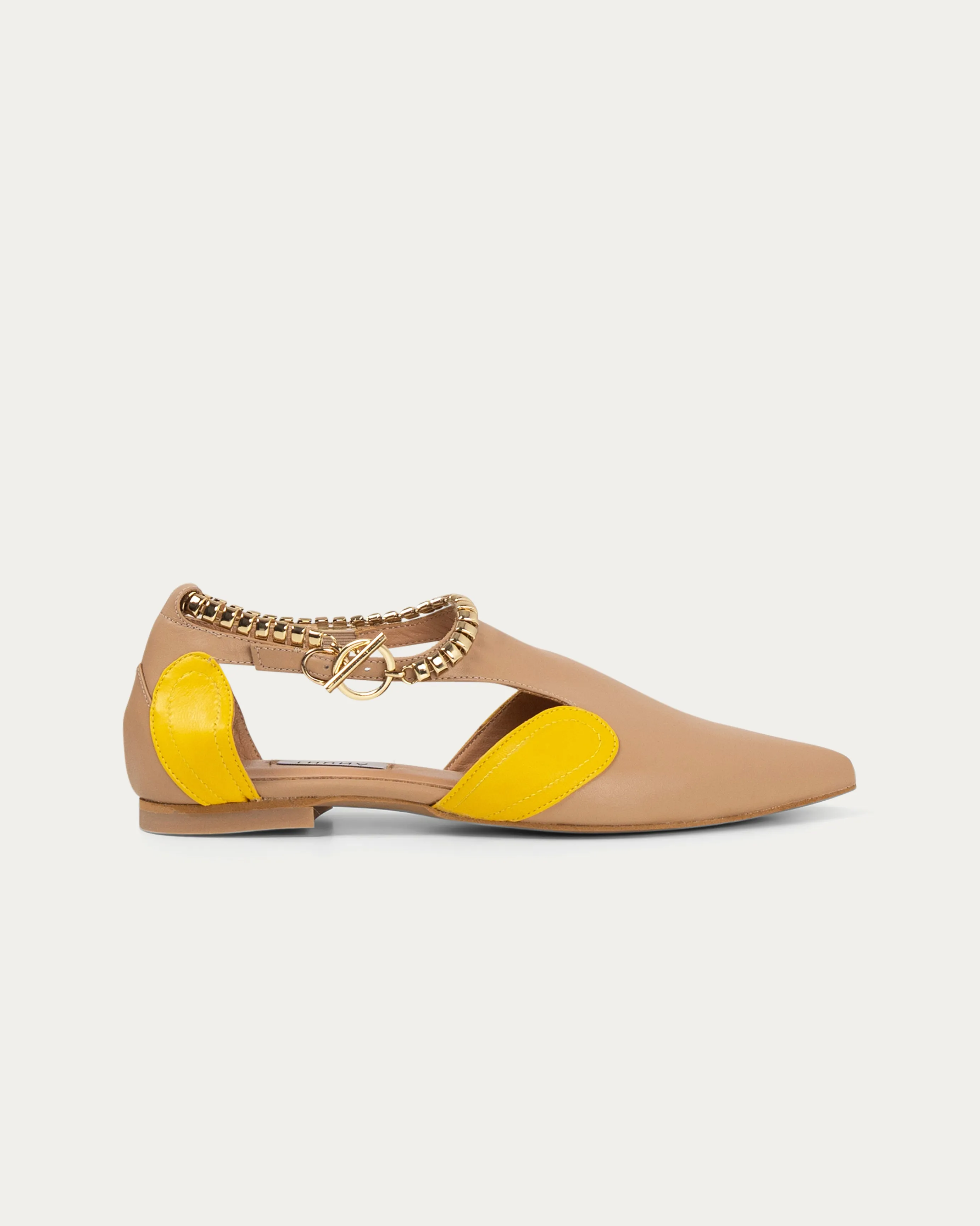 Nuwair beige sandal