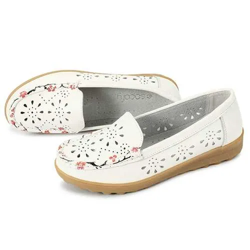 SOCOFY Women Soft Leather Flat Shoes Hollow Out Flower Floral Moccasins Ballet Flats